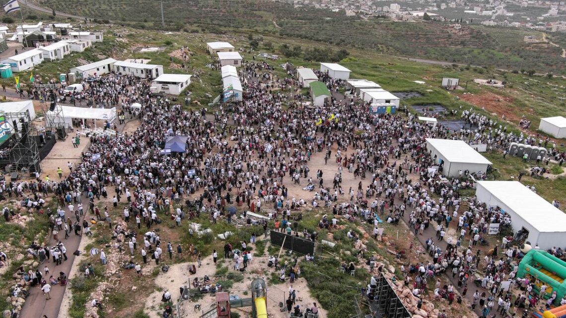 Thousands of Israelis march to illegal West Bank outpost as tensions mount Thousands of Israelis march to illegal West Bank outpost as tensions mount