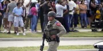 8 killed in Texas mall shooting, gunman also dead