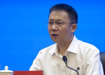 China plans to land astronauts on moon before 2030, another step in what looks like a new space race