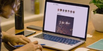 How To Post An Instagram Story From Laptop And PC
