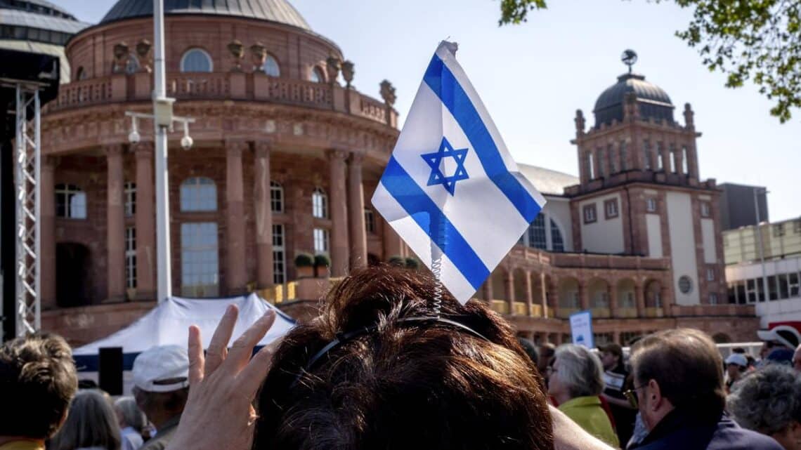 Jewish groups and city officials protest against Roger Waters concert in Frankfurt