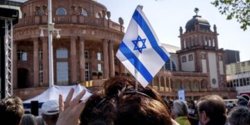 Jewish groups and city officials protest against Roger Waters concert in Frankfurt