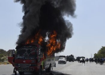 Pakistan PM Sharif orders those involved in violence tracked down and arrested