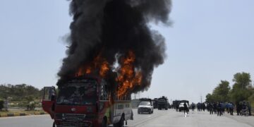 Pakistan PM Sharif orders those involved in violence tracked down and arrested