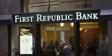 Regulators seize First Republic Bank, sell to JPMorgan Chase