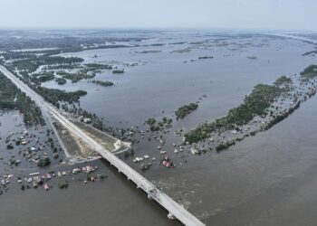 35 people missing after Ukraine flood: minister