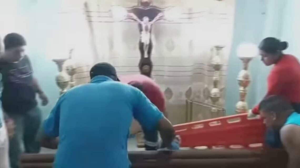 Ecuadorian woman who woke up during her wake dies after 7 days in hospital Ecuadorian woman who woke up during her wake dies after 7 days in hospital