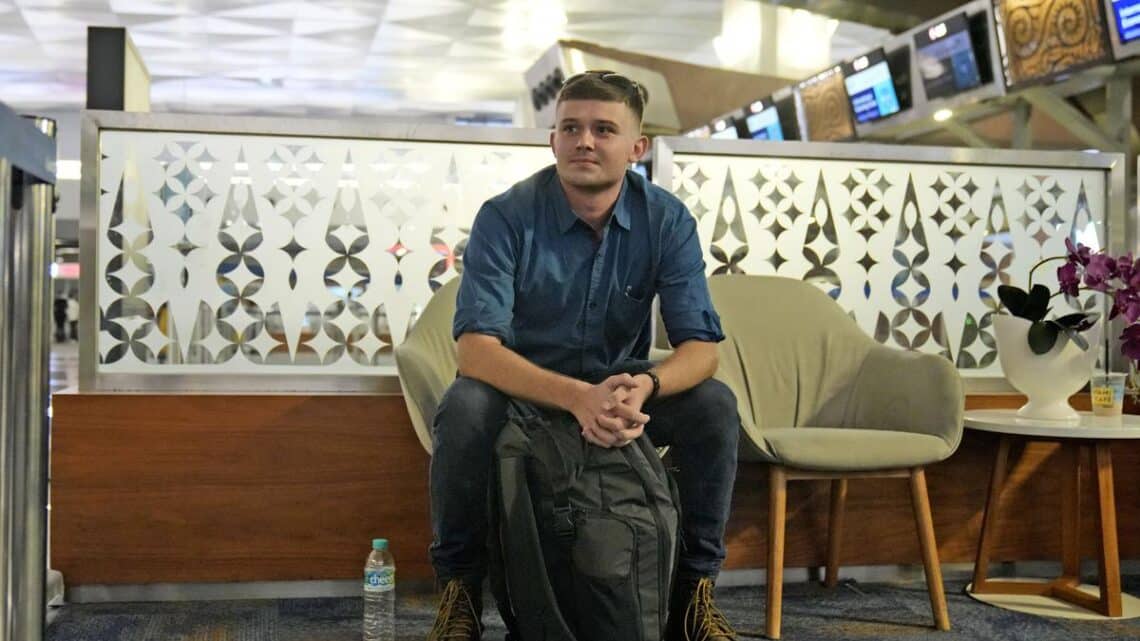 Indonesia set to deport Australian surfer who apologized for drunken rampage Indonesia set to deport Australian surfer who apologized for drunken rampage