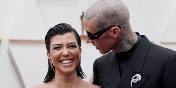 Kourtney Kardashian Reveals She’s Pregnant With Show-Stopping Move At Blink-182 Show