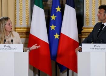 Meloni, Macron talk migrant crisis, Ukraine at French presidential palace