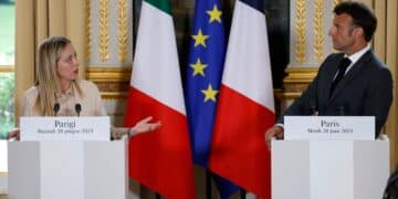 Meloni, Macron talk migrant crisis, Ukraine at French presidential palace