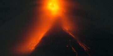 Philippines’ Mayon volcano spews lava down its slopes in gentle eruption putting thousands on alert