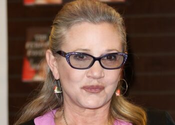 See Carrie Fisher As A ‘Powerful Witch’ In Trailer For Her Magical Last Movie