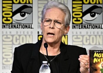 Jamie Lee Curtis Warns Comic-Con Crowd About Climate