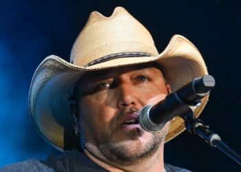 Jason Aldean Pauses Performance To Bash 'Cancel Culture' Over Thunderous Crowd Noise