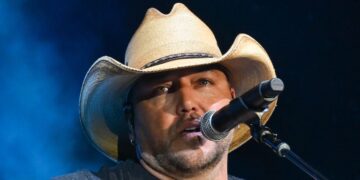 Jason Aldean Pauses Performance To Bash 'Cancel Culture' Over Thunderous Crowd Noise