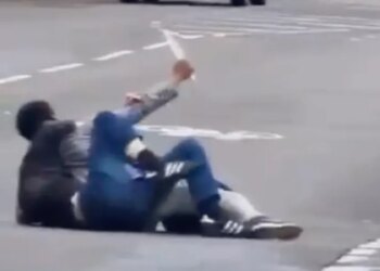 Man fends off attacker who tries to stab him as shocked onlookers shout for help: video