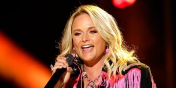 Miranda Lambert Scolds Fans For Selfies At Vegas Concert