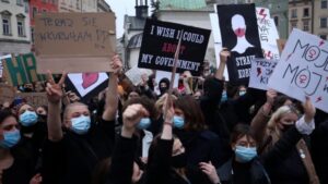 Polish women protest outside police stations after controversial treatment of woman seeking abortion
