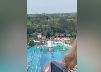 Diving platform collapses at amusement park’s acrobat show