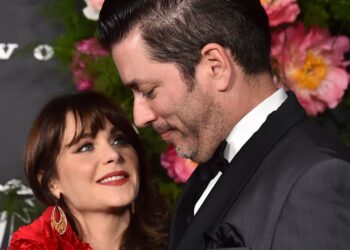 Zooey Deschanel and Jonathan Scott Are Officially Engaged