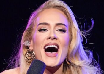 Adele Stirs Marriage Rumors With 1 Word During Vegas Concert