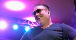 Former ‘Smash Mouth’ Frontman Steve Harwell In Hospice Care Former ‘Smash Mouth’ Frontman Steve Harwell In Hospice Care