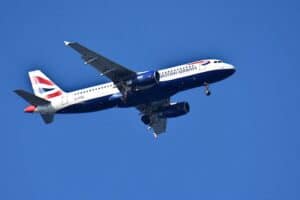 Married pilot snorts cocaine off topless woman in booze-fueled romp before flight: report