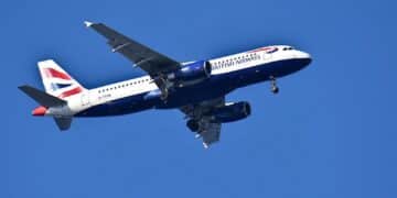 Married pilot snorts cocaine off topless woman in booze-fueled romp before flight: report