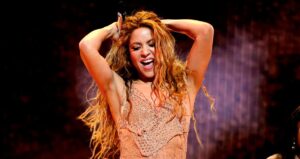 Shakira Is Electric During VMAs Video Vanguard Award Performance Shakira Is Electric During VMAs Video Vanguard Award Performance