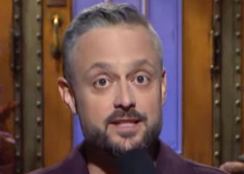 Nate Bargatze Spots How He’s ‘In The Way’ Of The Future In Stand-Up ‘SNL’ Monologue