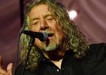 Robert Plant Performs Led Zeppelin Song For 1st Time In 16 years