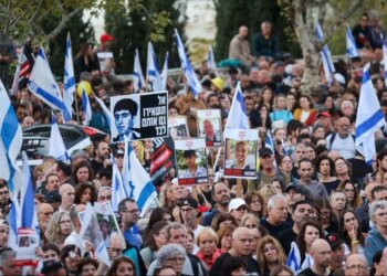 Families of Israeli hostages march towards Jerusalem