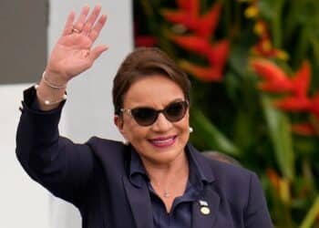 Honduran opposition party leader flees arrest after being stopped in airport before traveling to US