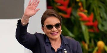 Honduran opposition party leader flees arrest after being stopped in airport before traveling to US