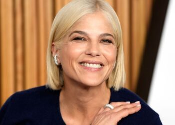 Selma Blair Recognizes Disability Advocates With Red Carpet Look