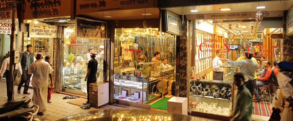 10 Best Fashion Street Shopping Places in Mumbai