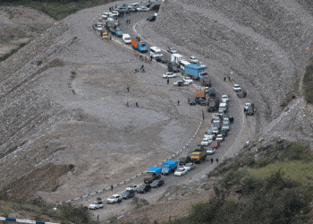 Armenia and Azerbaijan announce deal to exchange POWs and work toward peace treaty