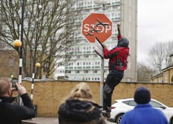 London police arrest 2 suspects who allegedly stole Banksy’s latest art, a stop sign with 3 drones