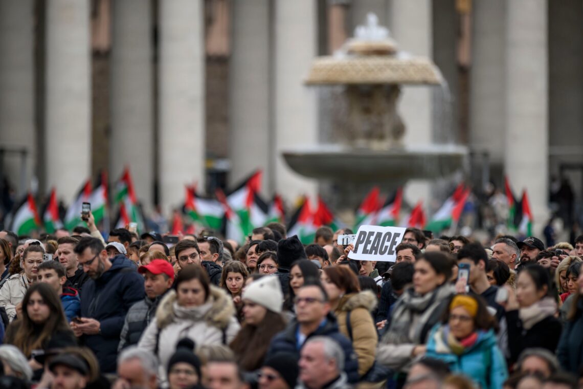 Pope Francis laments violence in Gaza, Ukraine during annual Christmas speech and call for peace