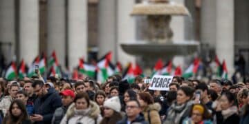 Pope Francis laments violence in Gaza, Ukraine during annual Christmas speech and call for peace