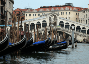 Venice gondola filled with tourists capsizes after selfie-snapping passengers refuse to sit down