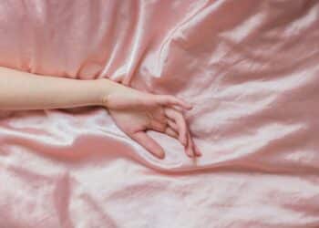 Silk Sheet Queen Bedding with a Touch of Elegance