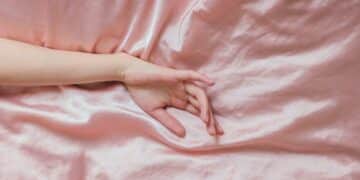 Silk Sheet Queen Bedding with a Touch of Elegance