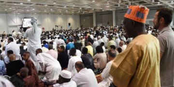 France clamps down on Muslim extremists by halting appointment of foreign clerics