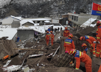 Landslide in China buries 47 people in more than a dozen homes