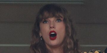 Taylor Swift Drops Blunt 3-Word Message For CBS Cameras At Chiefs-Ravens Game