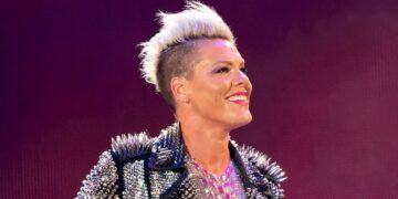 ‘Good Luck!’ Pink Stops Concert As Fan Goes Into Labor