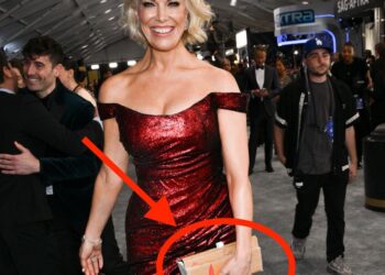 Hannah Waddingham Reveals Cutest Story Behind Her ‘Epic’ SAG Awards Clutch Bag