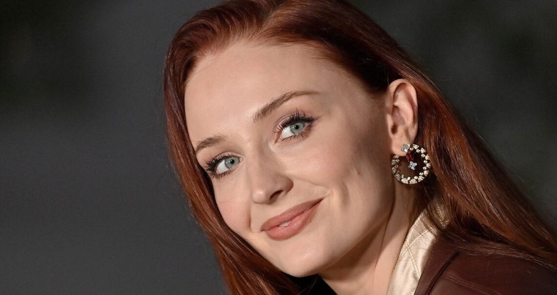 Social Media Users Defend Sophie Turner Against Mom-Shaming Comments
